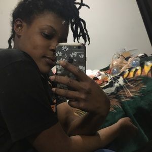 Meet your Posher, Iyona